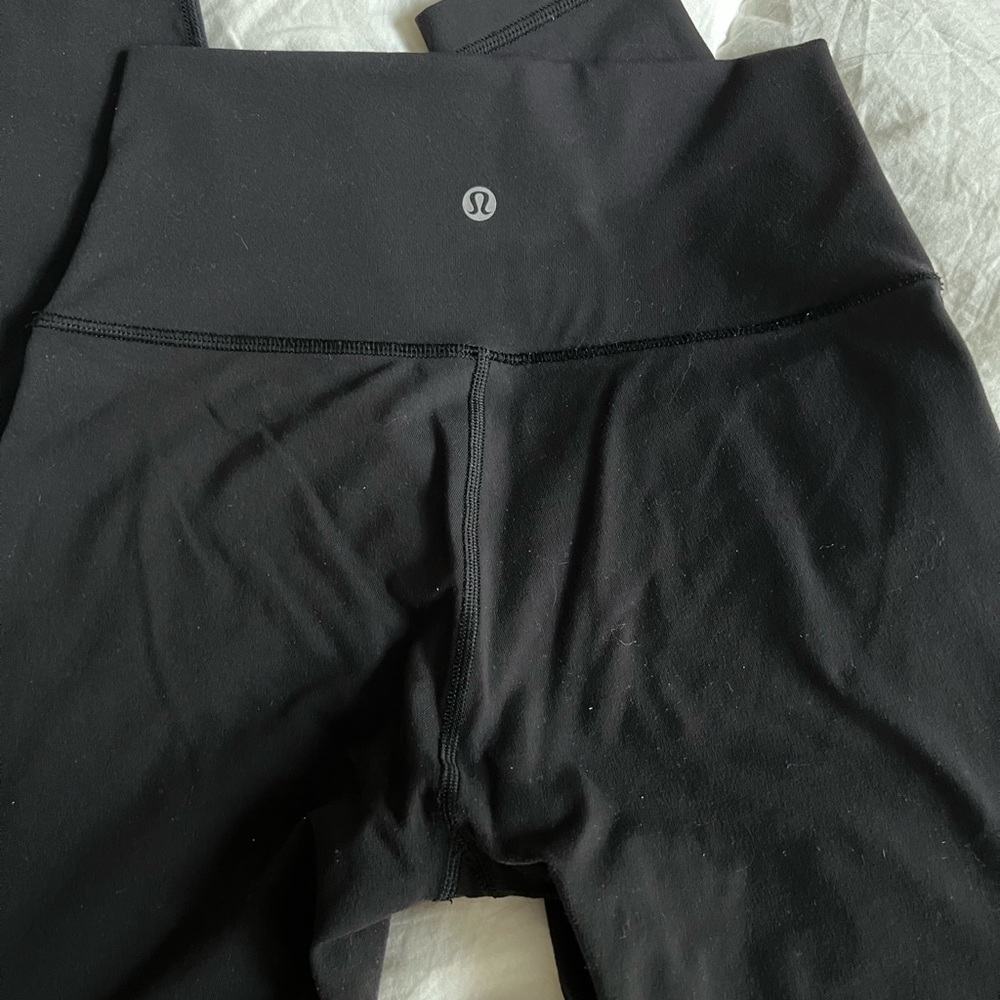 Lululemon Wunderunders luon - size 6